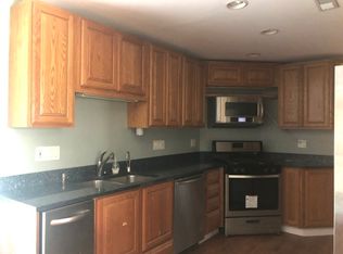 10916 W Macarthur Dr, Beach Park, IL