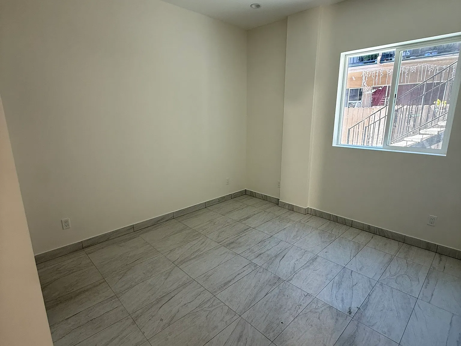 3 bed, 1000 sqft, $2,595 — Photo 4