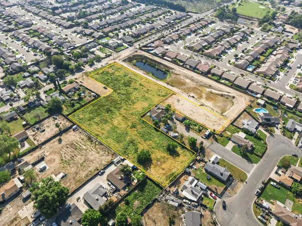 2705 S Burke Street, Visalia, CA 93292