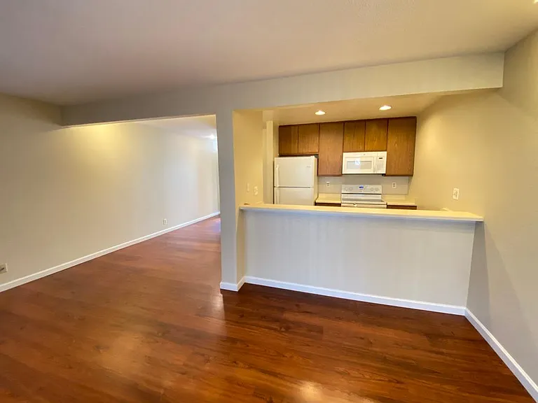 1537 Four Oaks Cir — Photo 9