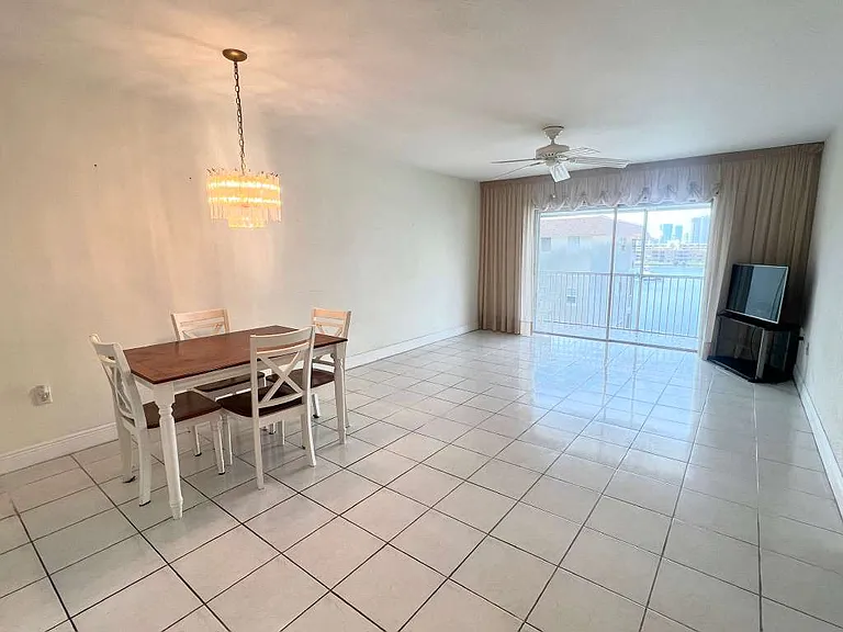 2200 Diana Dr #410 — Photo 3