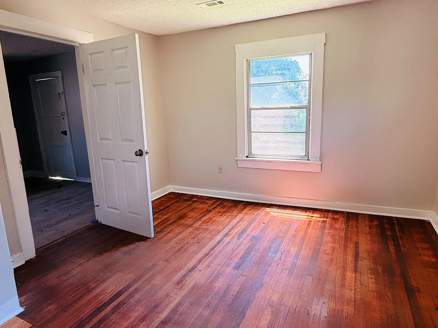2 bed, 720 sqft, $895 — Photo 2