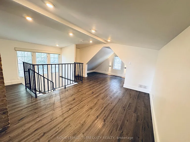 37 White Ave — Photo 10