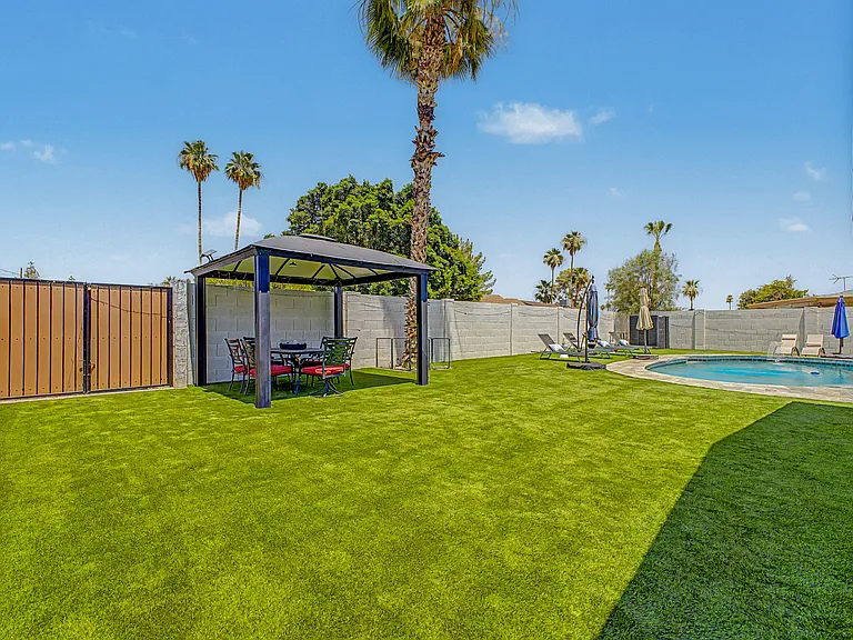 1958 E Laguna Dr — Photo 40