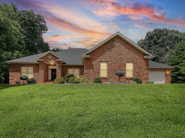 7 Dogwood Ln, Glen Carbon, IL 62034