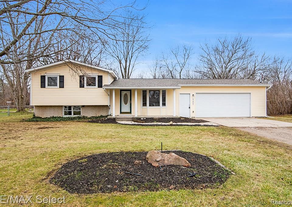 1st image of 6200 Oriole Dr