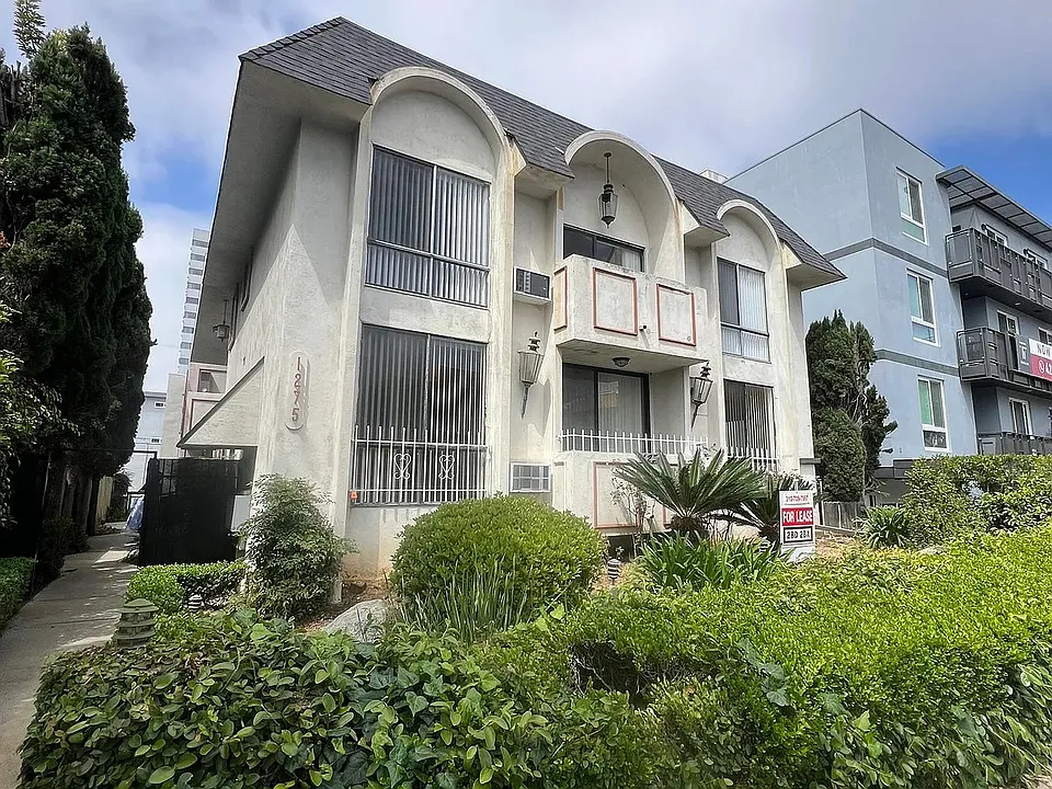 1275 S Barry Ave #5