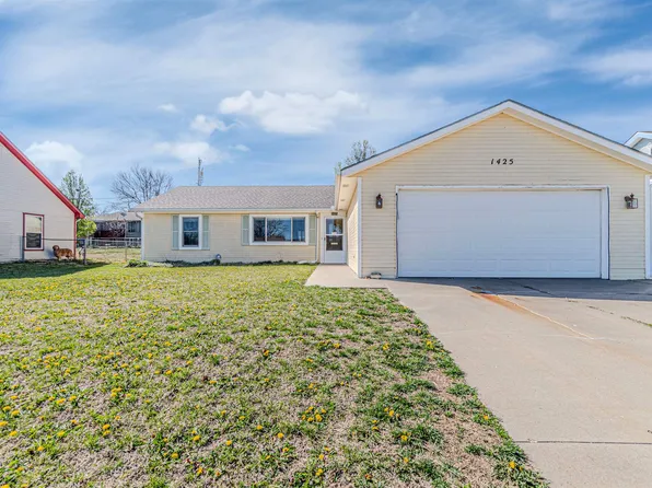 1425 Pearl Dr, Junction City, KS 66441