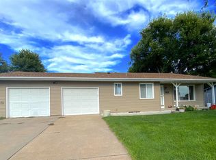 802 Sycamore Ave, Hastings, NE 68901