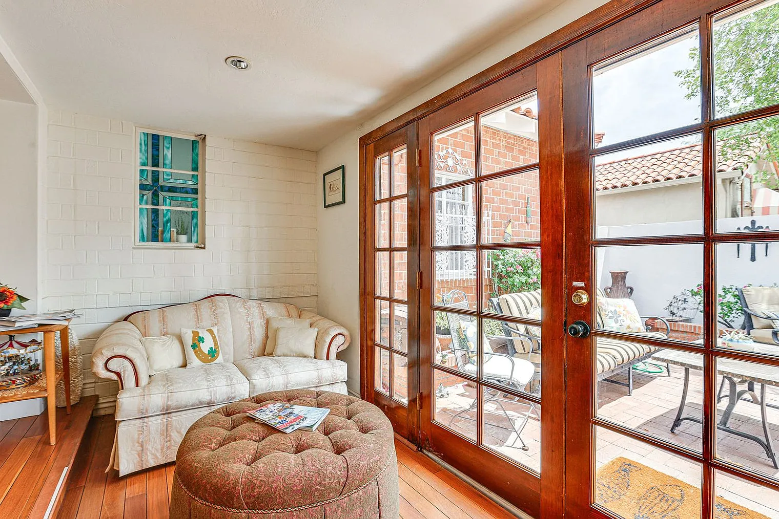 2 bed, 2.0 bath, 1991 sqft, $4,580 — Photo 3