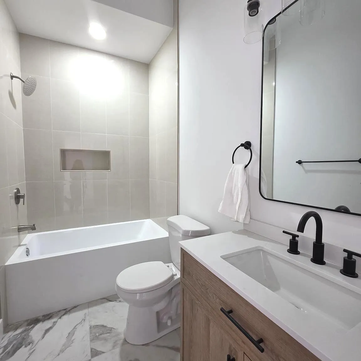 3 bed, 3.0 bath, 1700 sqft, $2,400 — Photo 4