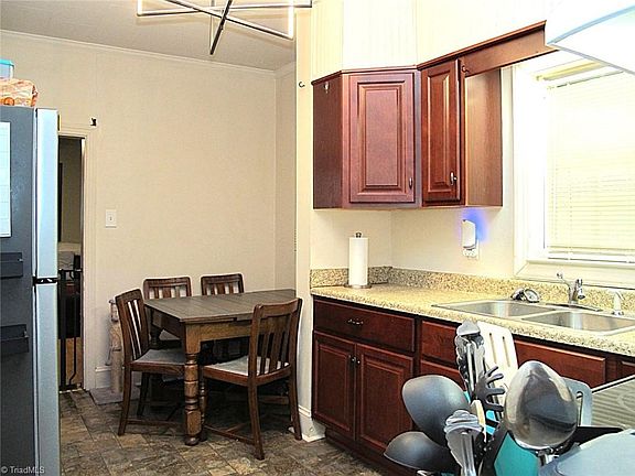 3rd image of 2931 Bon Air Ave