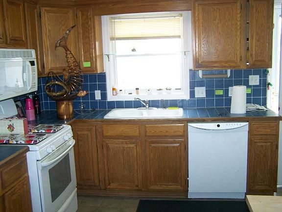 2nd image of 118 Lee St