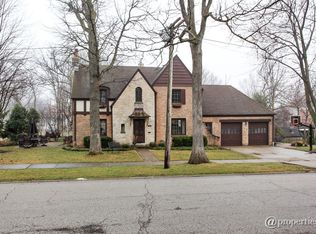 832 Yale Ln, Highland Park, IL 60035