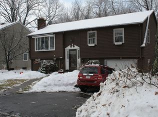 14 Gowey St, Springfield, MA 01108