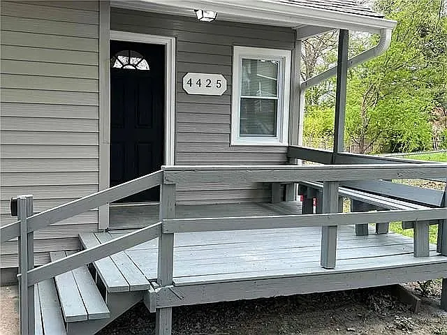3 bed, 1.0 bath, 1044 sqft, $1,208 — Photo 2