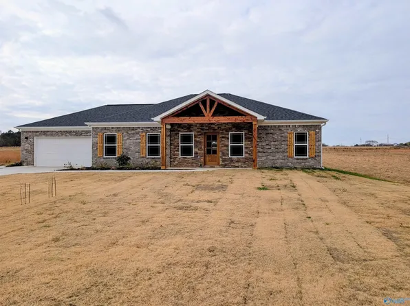 102 Treva Ln, Hazel Green, AL 35750