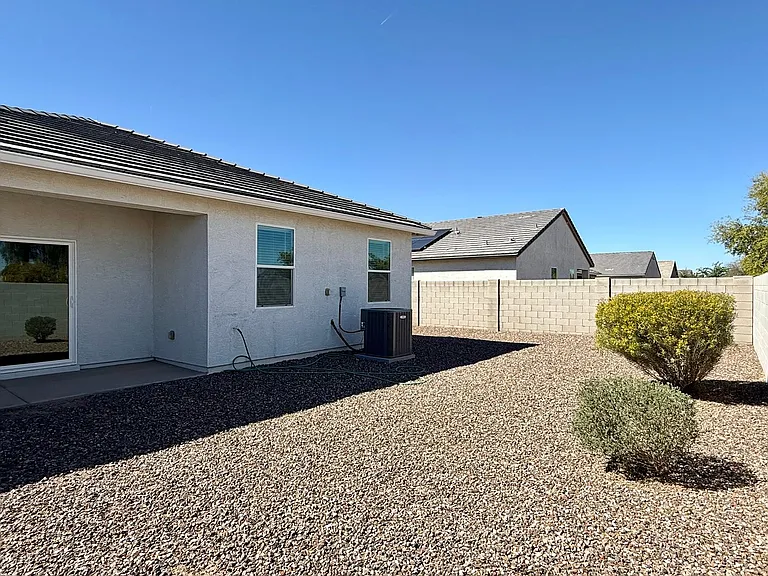 2207 S 46th St — Photo 32