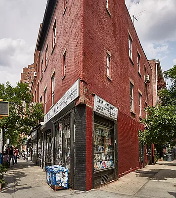 Rented by R New York | media 9