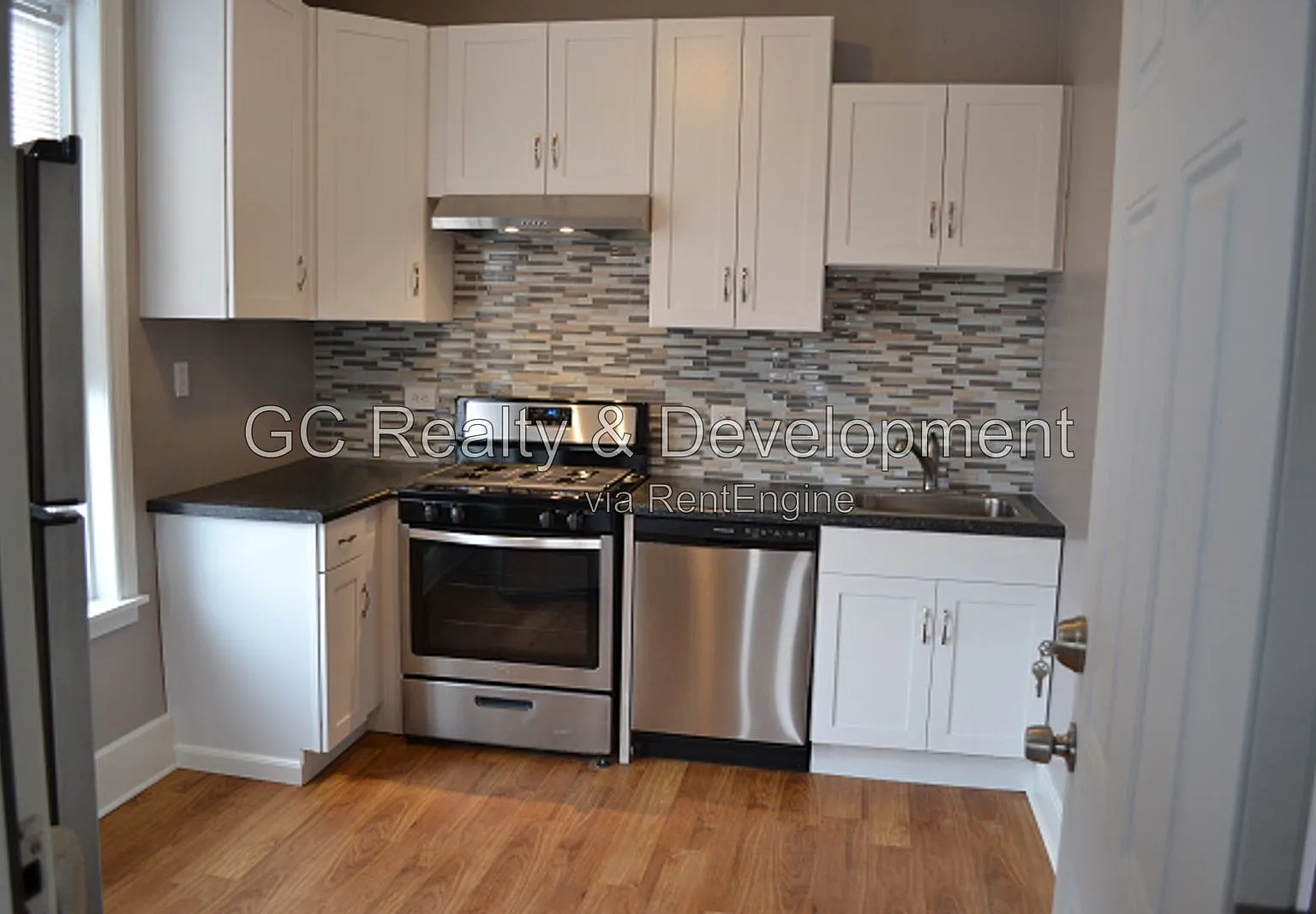 4 bed, 2.0 bath, 1700 sqft, $2,400 — Photo 2
