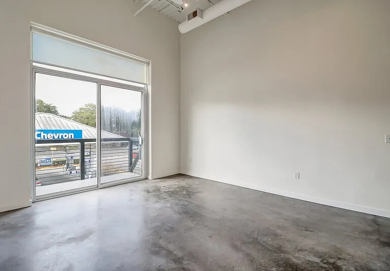 2514 Abercorn St #205 — Photo 13