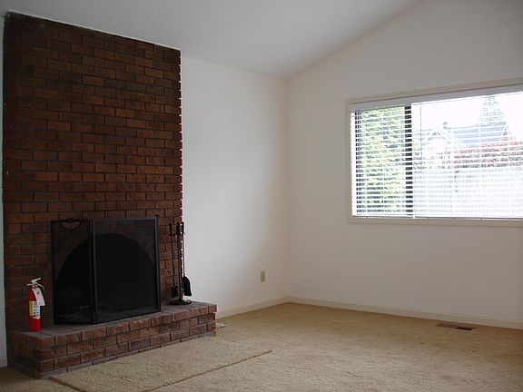 5th image of 15936 SE Arista Dr