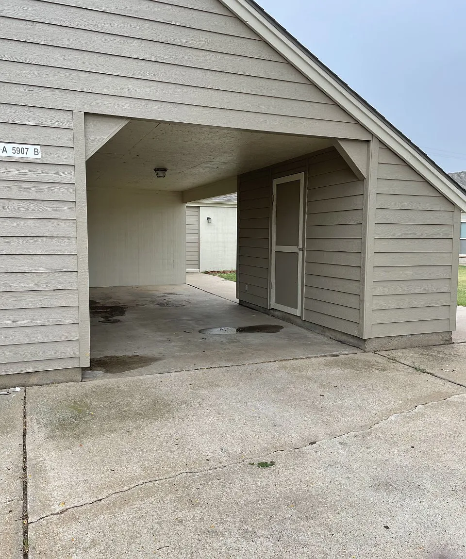 Cheyenne Village - 5907 B — Photo 1