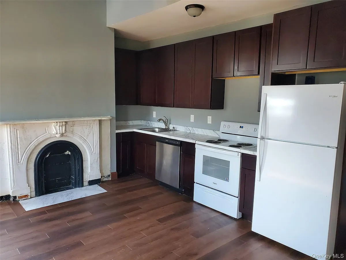 Building Photo - 22 Ridge Ave #4