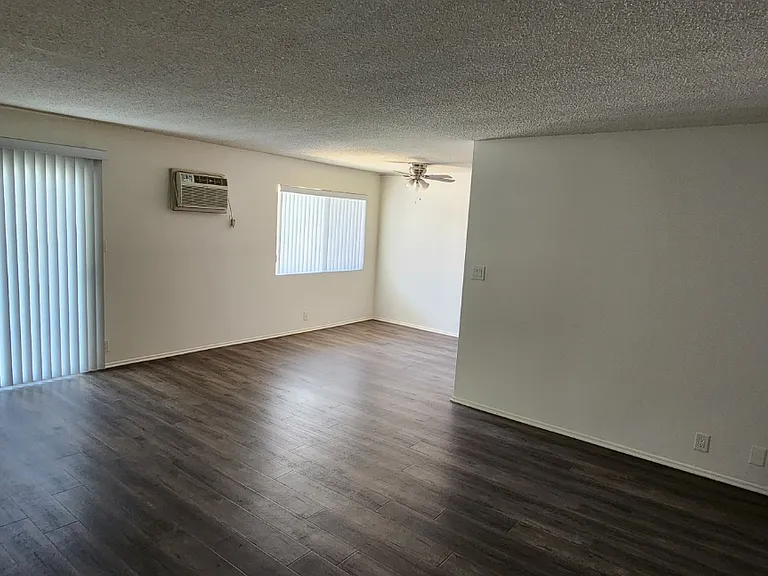 5040 Tujunga Ave #7 — Photo 1