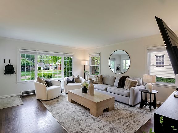 5th image of 6027 Rosslyn Ave