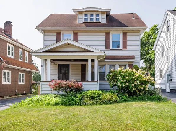 121 Harwick Rd, Rochester, NY 14609