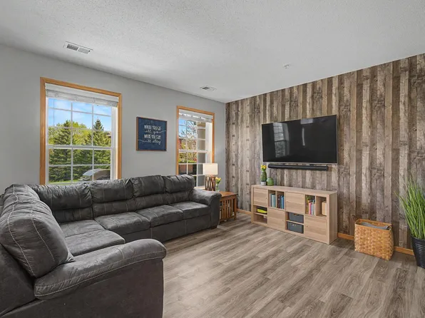 7217 Jewel Ln N #902, Maple Grove, MN 55311