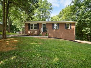 4918 Kaysboro Dr, Winston Salem, NC 27105