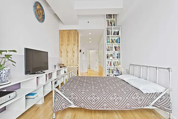 Sold by Compass | media 1