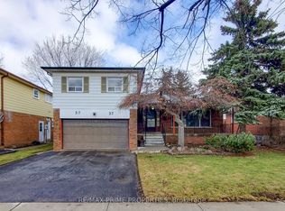 37 Lawnmere Cres, Toronto, ON M1S2T1