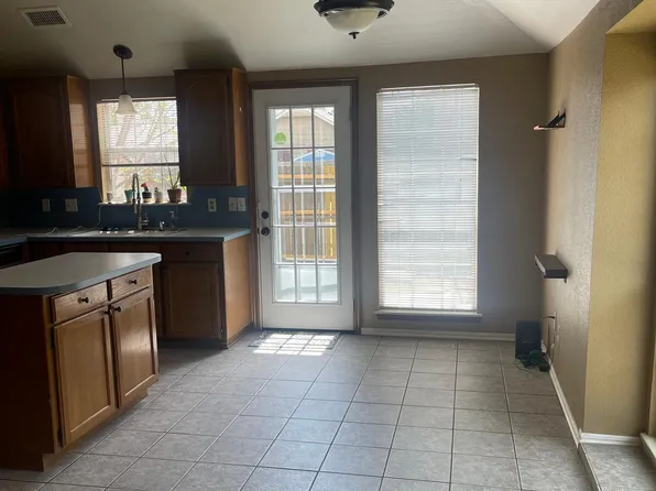 1806 SW 21st St, Moore, OK 73170