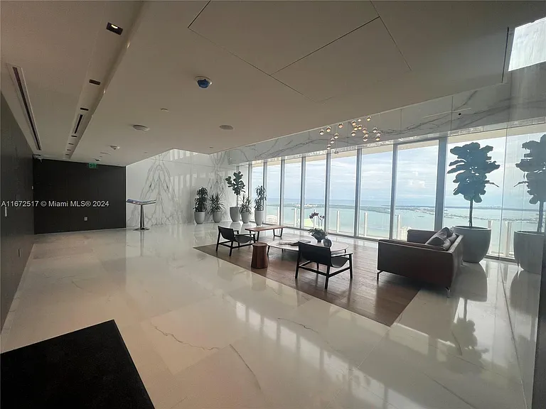 300 S Biscayne Blvd #806E — Photo 14