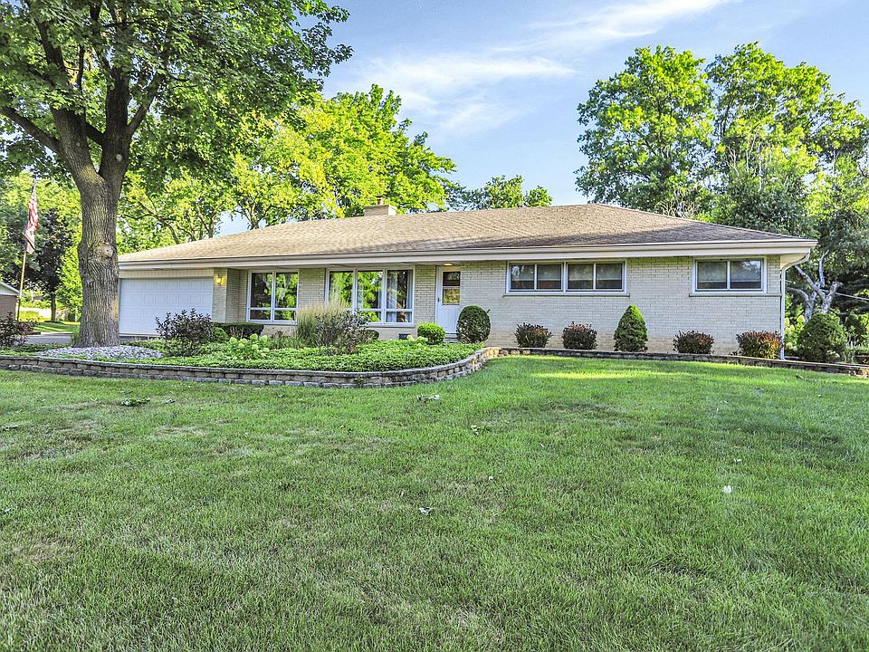 1st image of 22W060 Woodview Dr