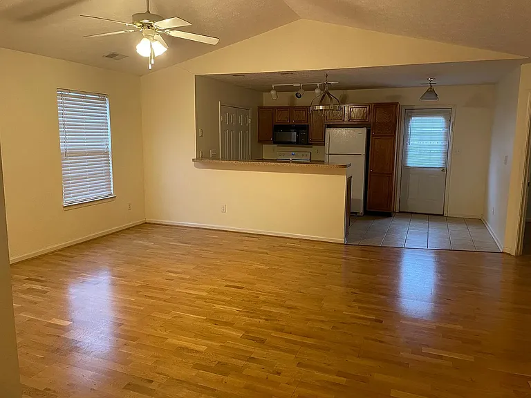 2576 Michelle Park — Photo 3