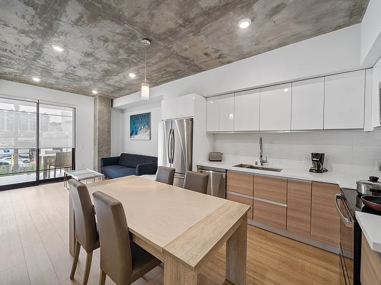 Maia Avira at Glendale Dining and Kitchen Area