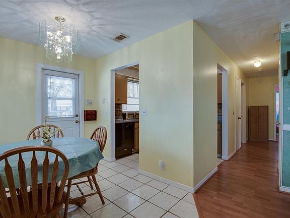 4th image of 2421 Hermosa Dr