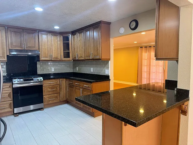 128 N Dommer Ave — Photo 8