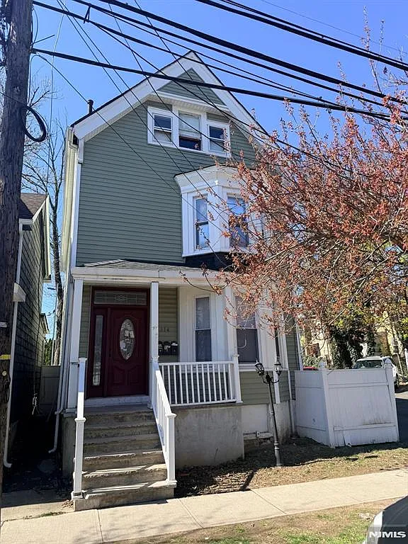 318 White St photo 1