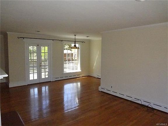 3rd image of 2605 Pershing Ave