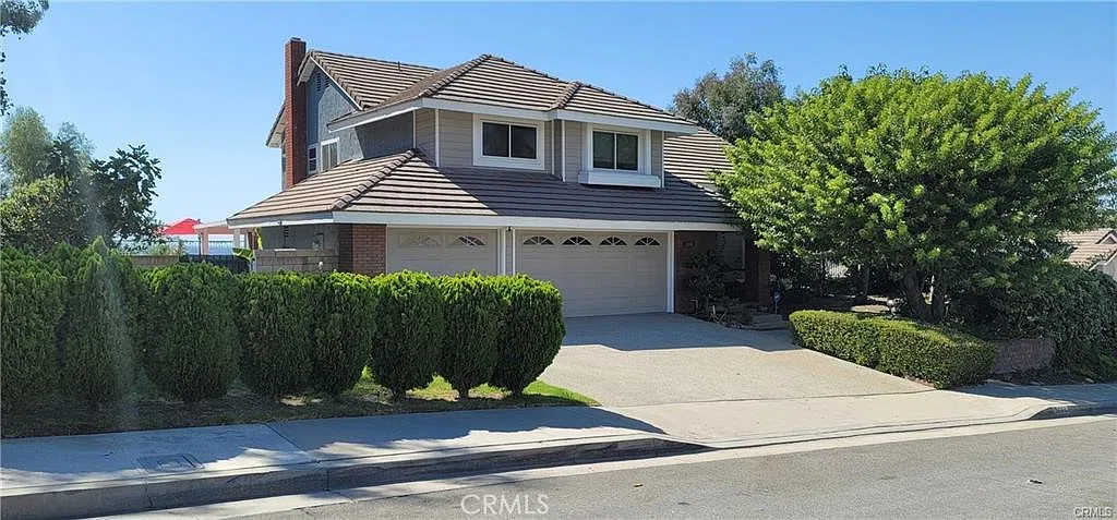 4 bed, 2.5 bath, 2179 sqft, $6,000 — Photo 1