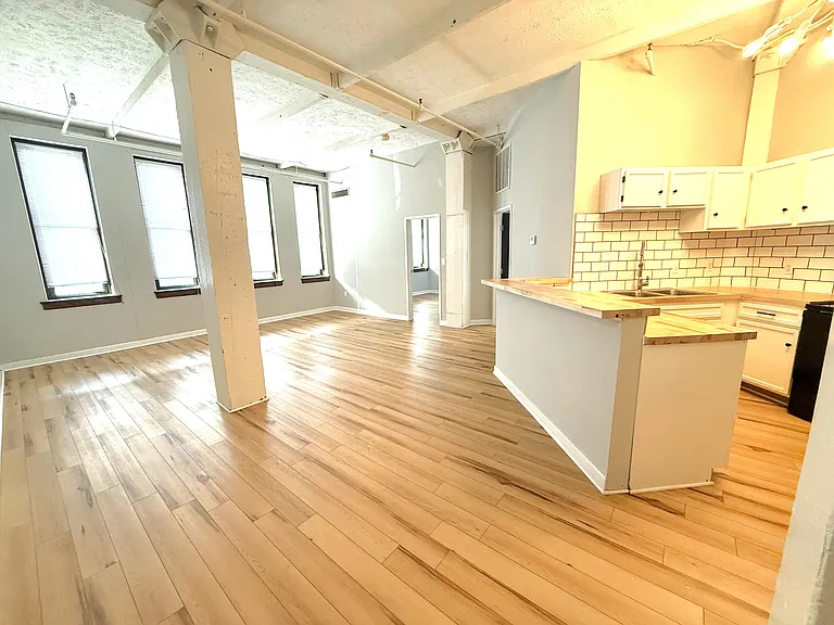 1133 W 9th — Photo 9