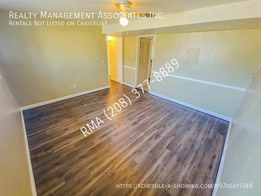 2 Bedroom Duplex off Shoshone St — Photo 3