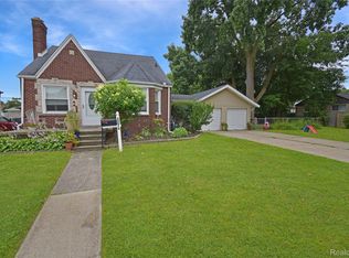 20870 Lange St, Saint Clair Shores, MI 48080