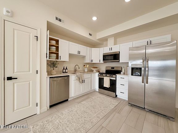 5th image of 129 Sugarfoot Way #302