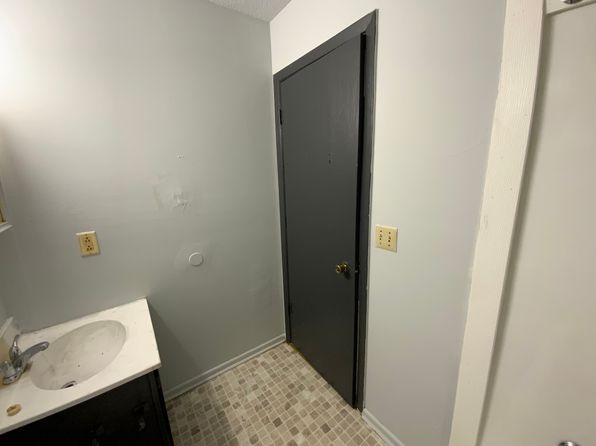 111 Fairweight Ave #8, Danville, IL 61832